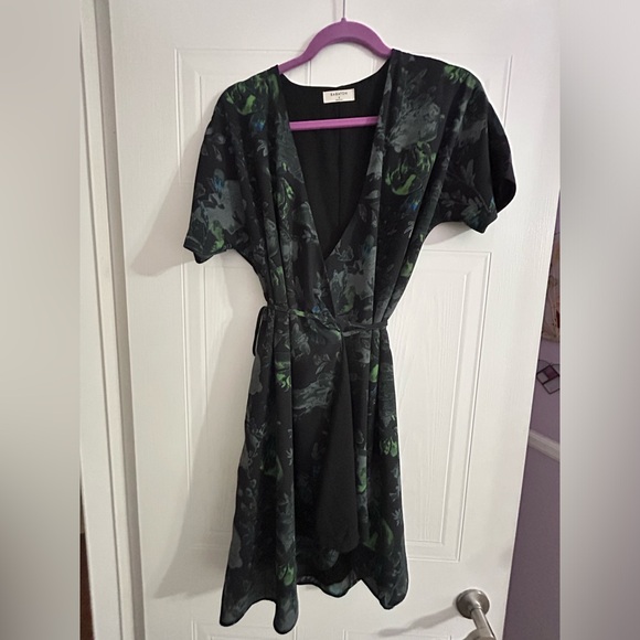 Babaton Aritzia Floral Wrap Dress - Picture 1 of 3